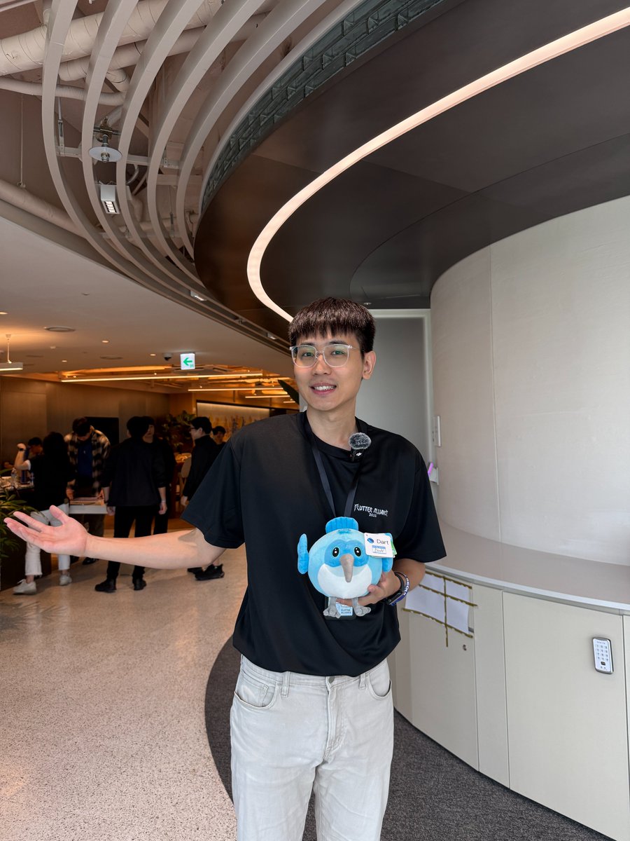 yiichenhi's tweet image. Honored to be a speaker & organizer at Flutter Alliance 2025 🎤
My talk: “Beyond Features: Building Apps with Exceptional User Experience.” We skipped deep code to focus on the bigger picture.
Great UX is a developer's superpower. It's how we build unique products.
#FlutterDev