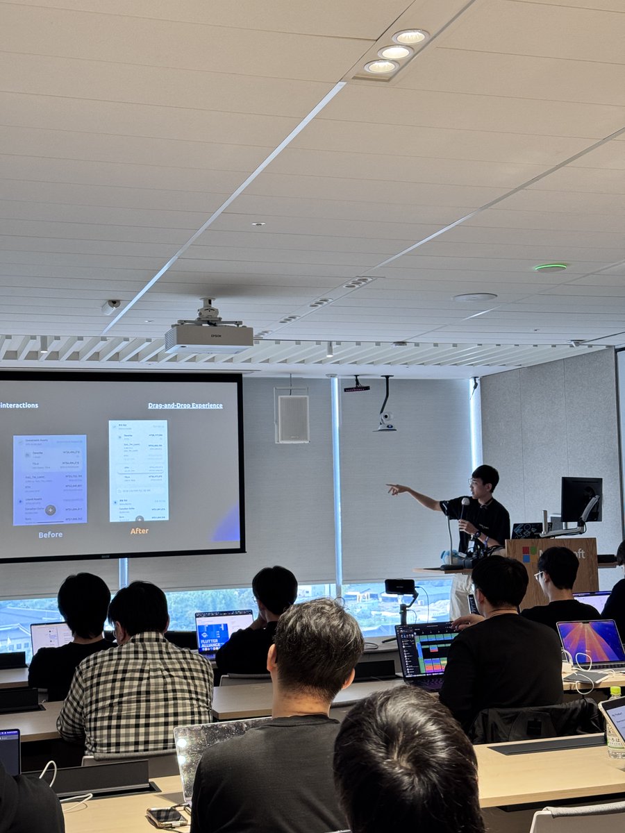 yiichenhi's tweet image. Honored to be a speaker & organizer at Flutter Alliance 2025 🎤
My talk: “Beyond Features: Building Apps with Exceptional User Experience.” We skipped deep code to focus on the bigger picture.
Great UX is a developer's superpower. It's how we build unique products.
#FlutterDev