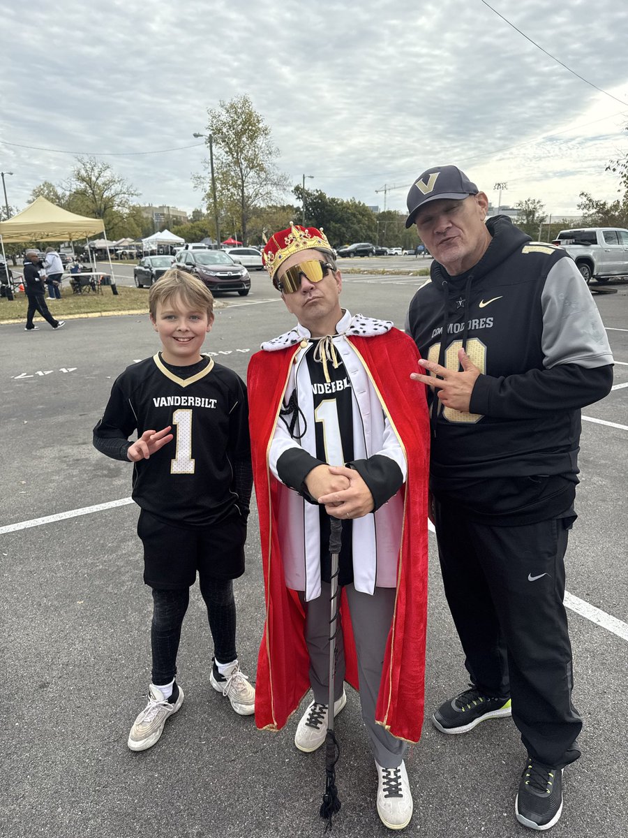 BuddyDood's tweet photo. Today is so surreal!! #AnchorDown https://t.co/RImpv0QT6K