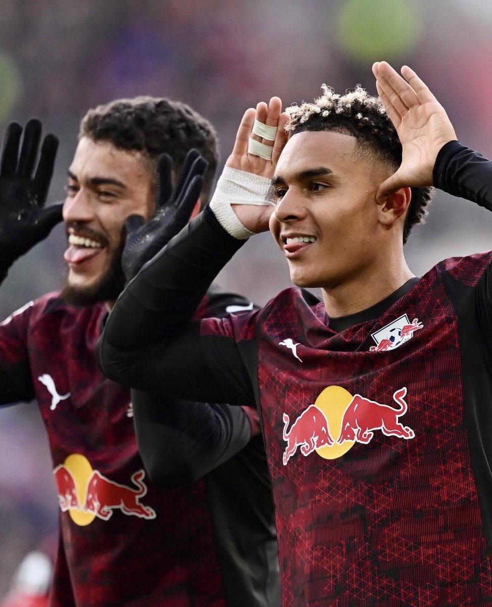 RB Leipzig’s new front three is terrifying.

Romulo Cruz. Yan Diomande. Antonio Nusa.
Three different profiles, one deadly chemistry.

Cruz, the technically gifted striker, links play like a veteran, sharp layoffs, smart positioning.
Diomande, electric pace and fearless