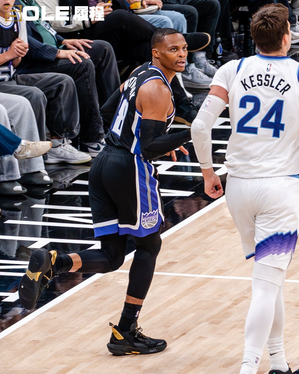 davyc3's tweet image. Russell Westbrook lit the first beam of the season. Special moment. 

#LightTheBeam #whynot