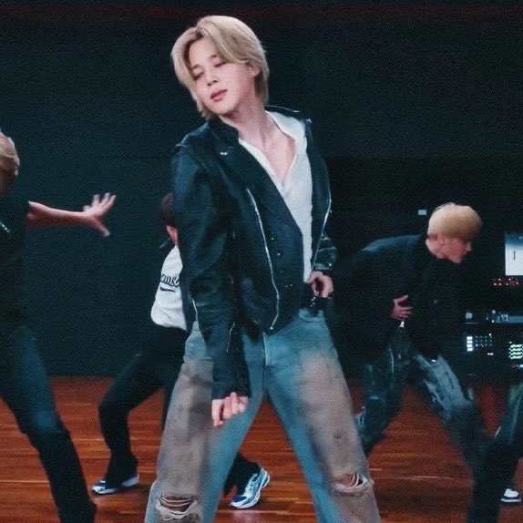 📊| #JIMIN’s “WHO” is at #24 (-4) on the Spotify Global Chart with 2.55M (-51k) streams! 🚨