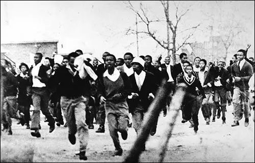 History ZAR (@historysazar) on Twitter photo The June 16, 1976, youth-led uprising that began in Soweto and spread countrywide, profoundly changed the socio-political landscape in South Africa. Photo by Peter Magubane The June 16, 1976, youth-led uprising that began in Soweto and spread countrywide, profoundly changed the socio-political landscape in South Africa. Photo by Peter Magubane