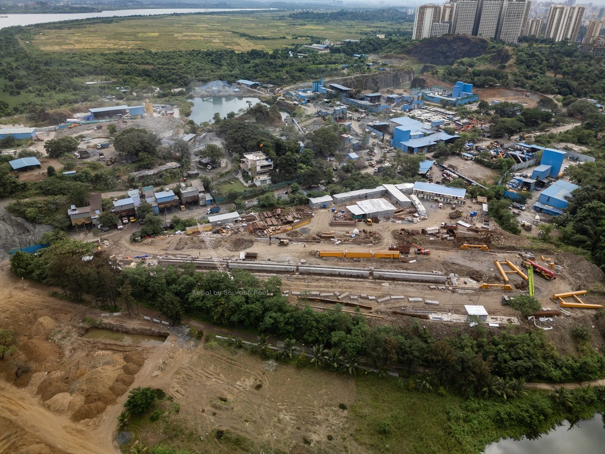 Work on 6.5kms long Gaimukh Payegaon Bridge Connecting Ghodbunder Road to Chinchoti Anjurfata Road has commenced. Work is being carried out by Ashoka Buiildcon at cost of ₹991.2 Cr. 

Piling work and casting yard can be seen in photos below.

Bullet Train Piers behind New