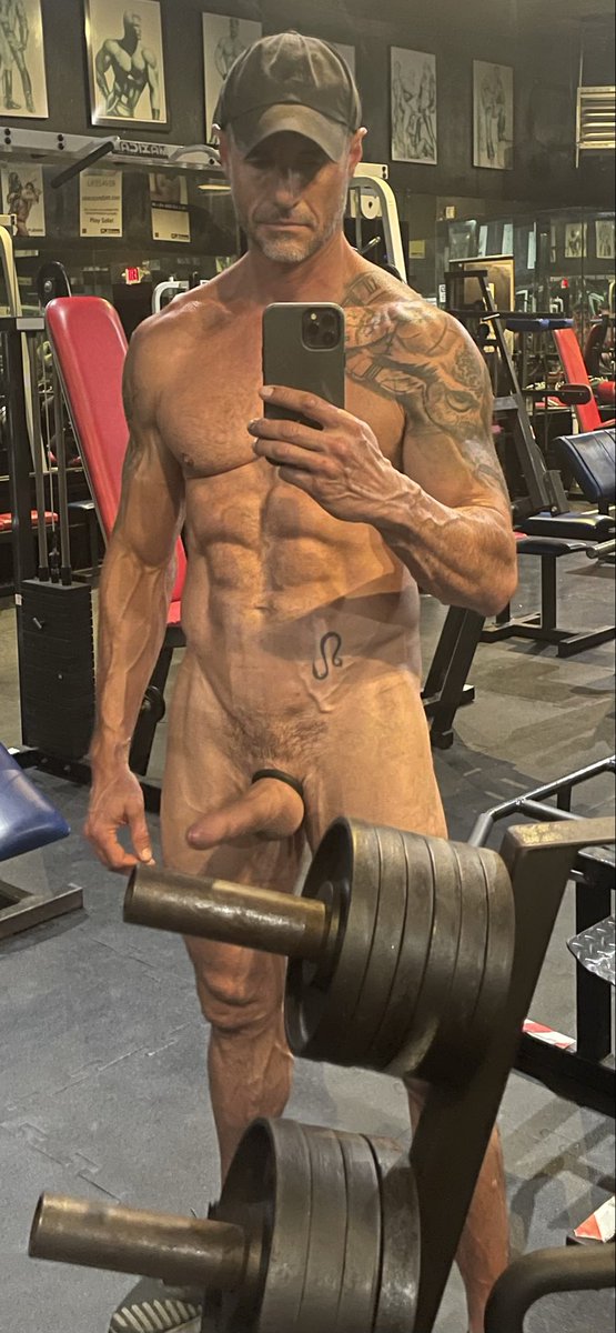 nakedadventuresmale tweet media