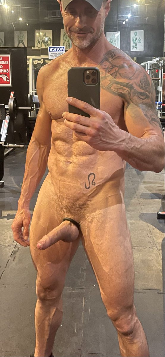 nakedadventuresmale tweet media