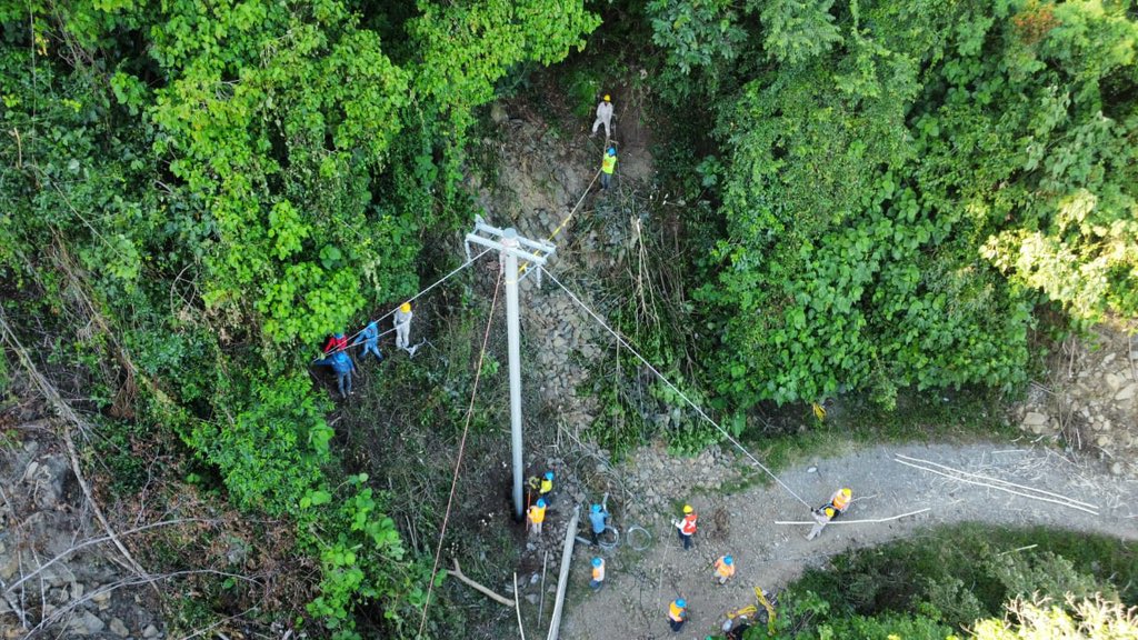 💡 ¡Misión cumplida!
El suministro eléctrico fue restablecido al 100% en la región oriente del país: Hidalgo, Veracruz, Puebla, Querétaro y San Luis Potosí.

Gracias al esfuerzo de las y los trabajadores de la CFE, de las comunidades y el liderazgo de la Presidenta de México,