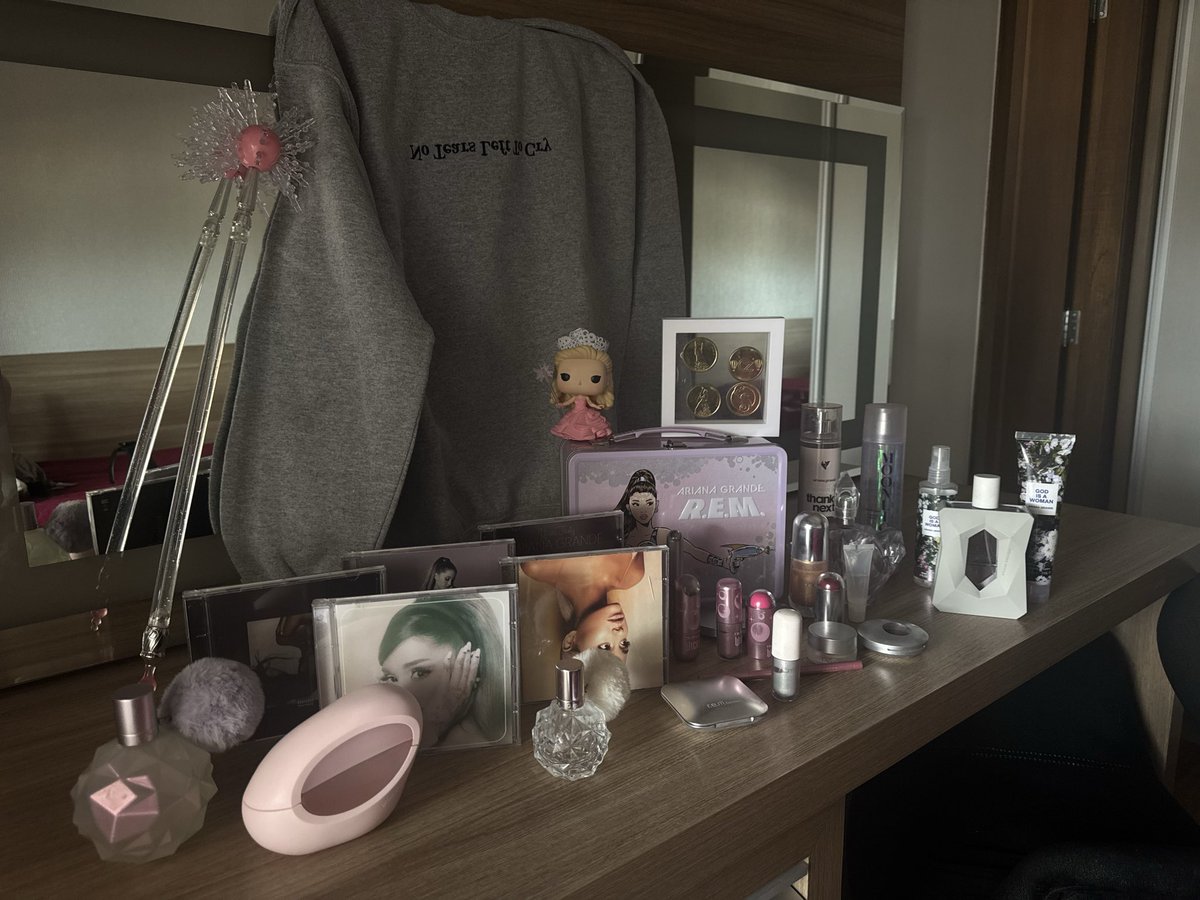 isdrmartins's tweet photo. a isadora de 6 anos adoraria viver este momento ao lado da pessoa mais importante de sua vida 

ari mudou tudo em mim desde o momento em que a vi pela primeira vez e acredito que mereço a chance de lhe dizer isso

obrigada, glinda, por curá-la 💖 

@infoari #ArianatorsNaPremiere https://t.co/iNJuqre4IX