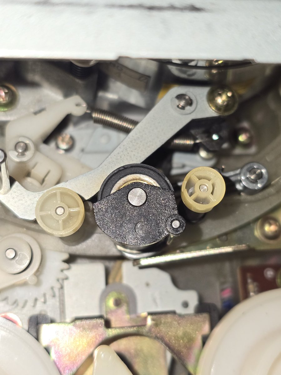 Pinch roller repair! It was worn, however a new layer with heat shrink toob has fixed it until I find a proper thing! Betamax FTW.