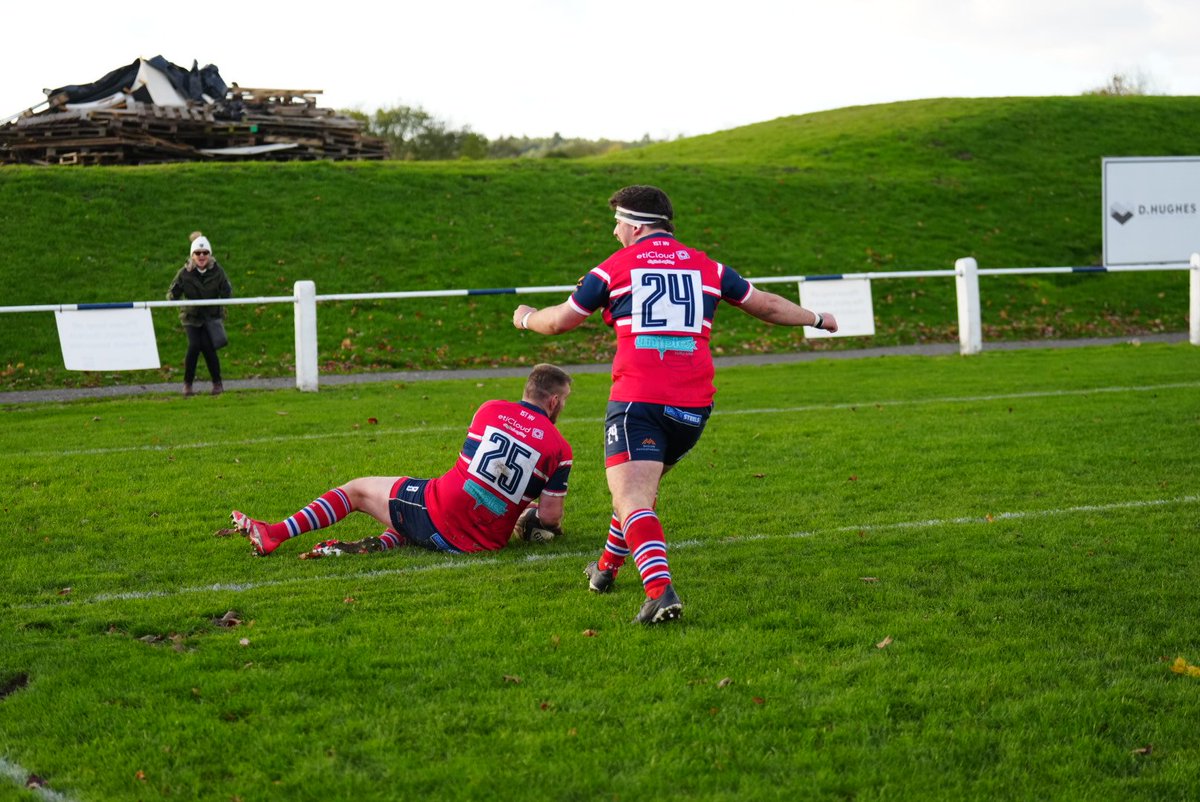 Zak Poole pulls <a href="/SheffieldRUFC/">Sheffield RUFC</a> back in the lead here at <a href="/MaccRugby/">Macclesfield Rugby</a> with 14 men and 8 minutes to go!! <a href="/Natleague_rugby/">National League Rugby</a>