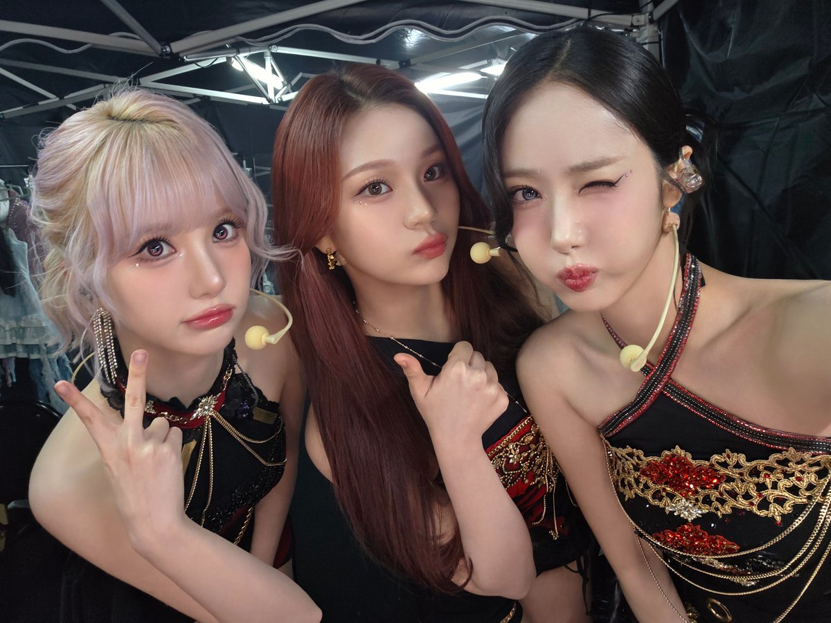 VIVIZ_official's tweet image. [#VIVId_dayZ] 📸

2025 VIVIZ WORLD TOUR [NEW LEGACY] in MALAYSIA 완료✨

꿈을 현실로 만들어 준 우리 나비들 고마워요💞 오늘 삐지와 함께했던 시간이 나비에게 큰 힘이 되길 바라요🍀

#VIVIZ #비비지
#EUNHA #은하
#SINB #신비
#UMJI #엄지
#NEW_LEGACY