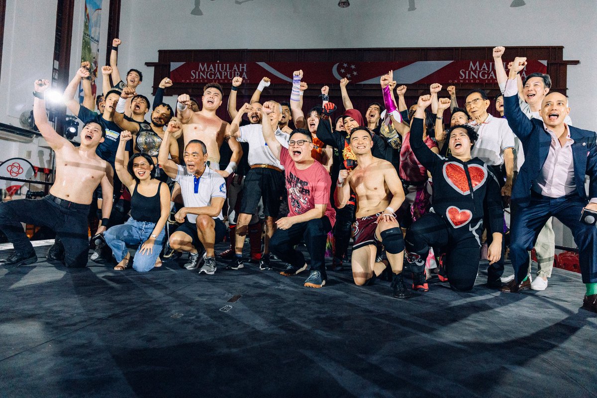 WRESTLEPAGAR brought the heat to a sold-out Tanjong Pagar CC! 275 fans cheered as Singapore’s top wrestlers clashed—plus 92yo Uncle Lai &amp; 75yo Uncle Richard stole the show, helping Radiant Rui &amp; Kelvin Lang topple LFG! Next stop: UNITY, Nov 22 🎟 #LinkInBio 

#grapplemax