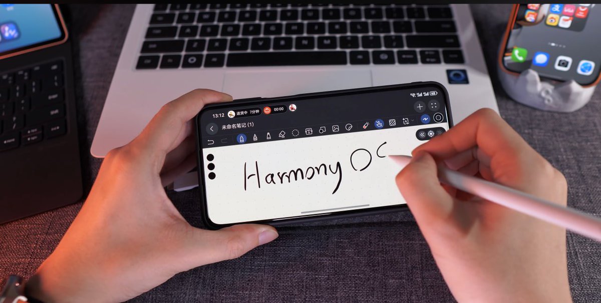 LivingInHarmony's tweet photo. Yes, candybar flagship phones like Mate and Pura phones can use NearLink powered M Pen for the first time after the feedbacks! It works with the built-in Huawei's Notes app on HarmonyOS 6
#NearLink #MPen #Notes #Drawing #HarmonyOS6 #HarmonyOS #Pura #Mate #Huawei https://t.co/xBfvchSks8