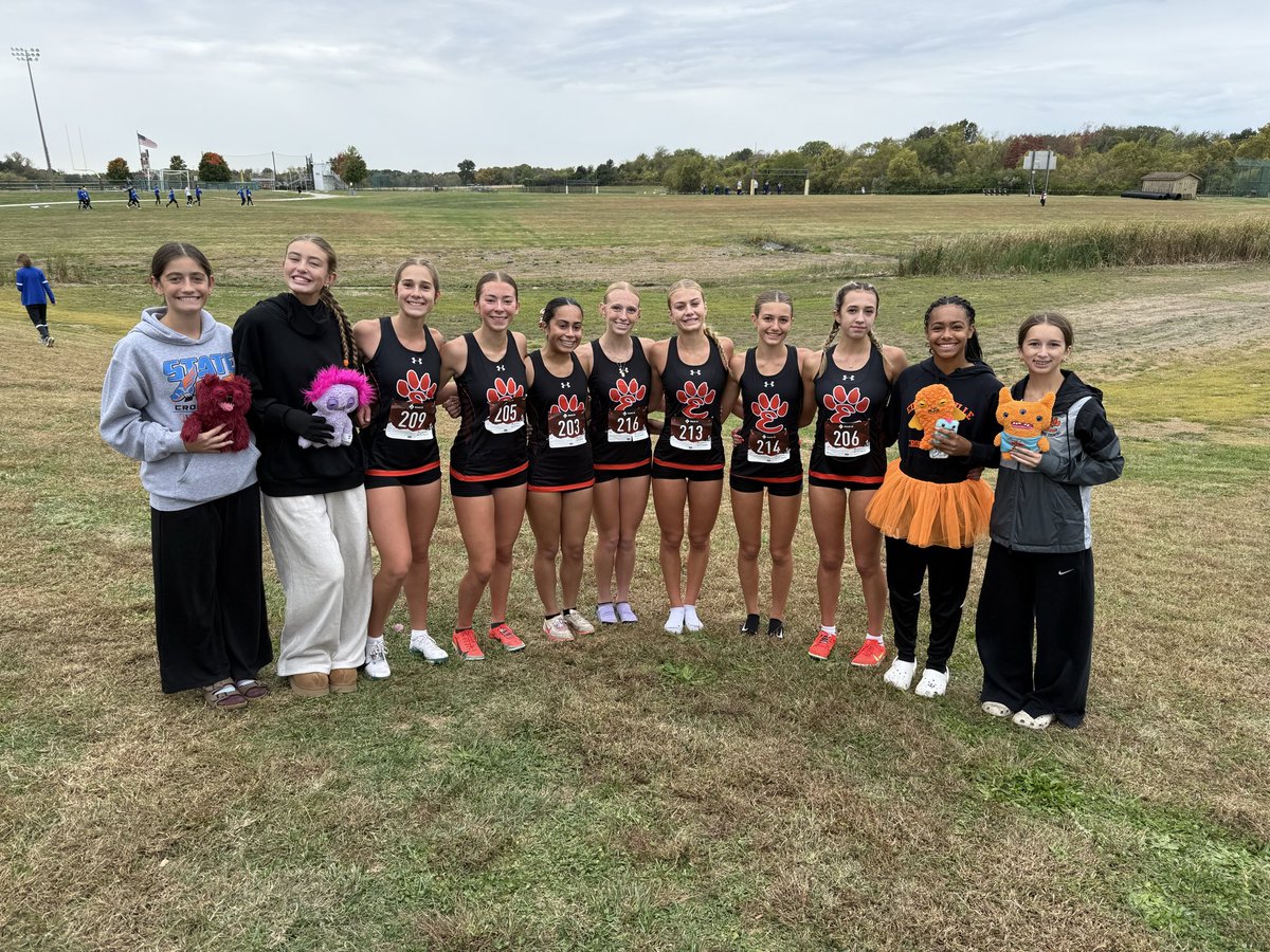 EdwardsvilleXC's tweet image. The EHS Girls Cross Country Team had one of their best team efforts in school history while winning the Belleville West XC Regional.  Congratulations, ladies!  What a great performance!