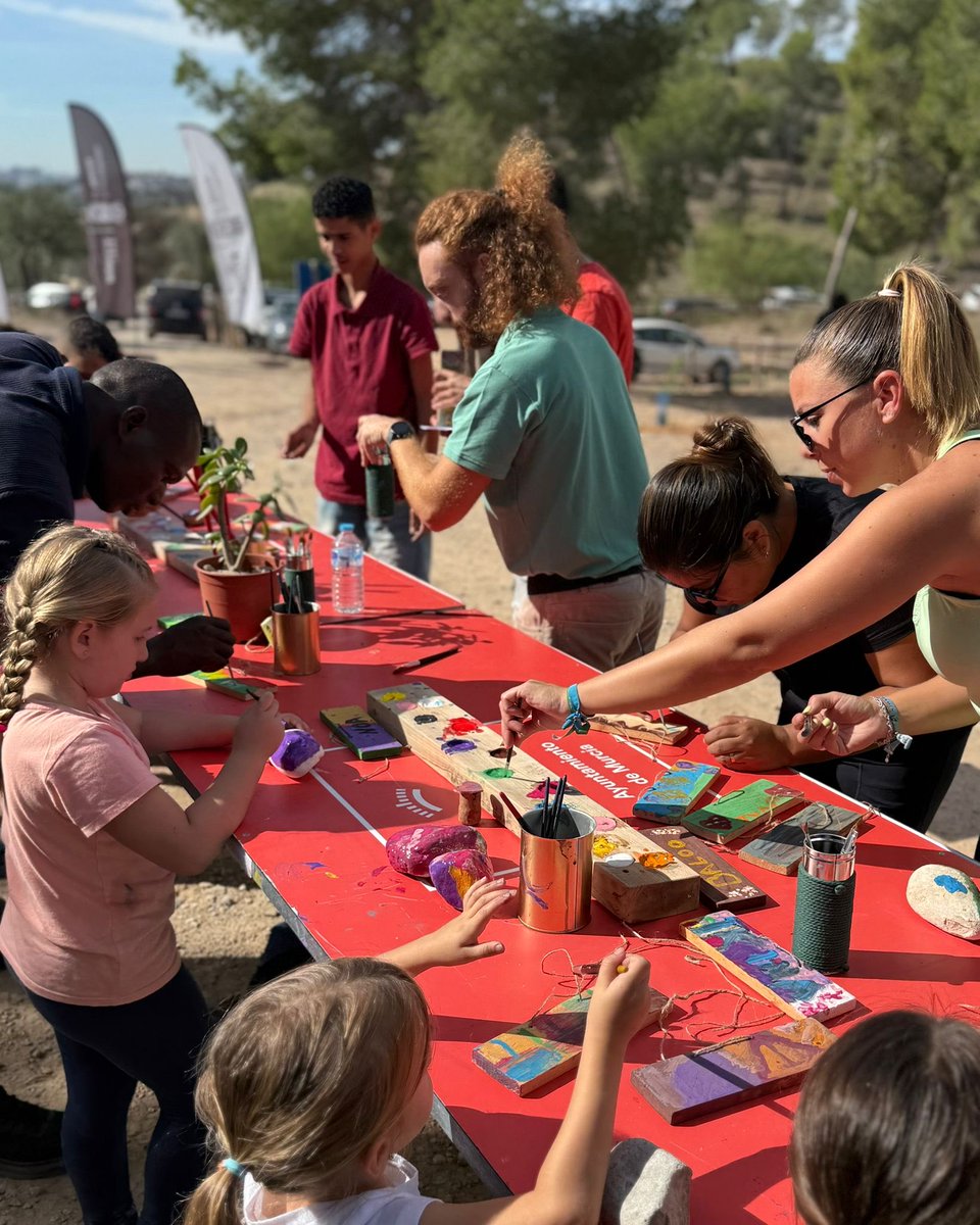 El Plan Foresta contribuye a crear un nuevo bosque urbano de casi 200 árboles en Monteagudo.

Jornada de convivencia vecinal en la que los propios vecinos han podido participar en la plantación colectiva que ha tenido lugar en el Parque Los Polvorines.

centromedios.murcia.es/PUBLICO/NotaPr…