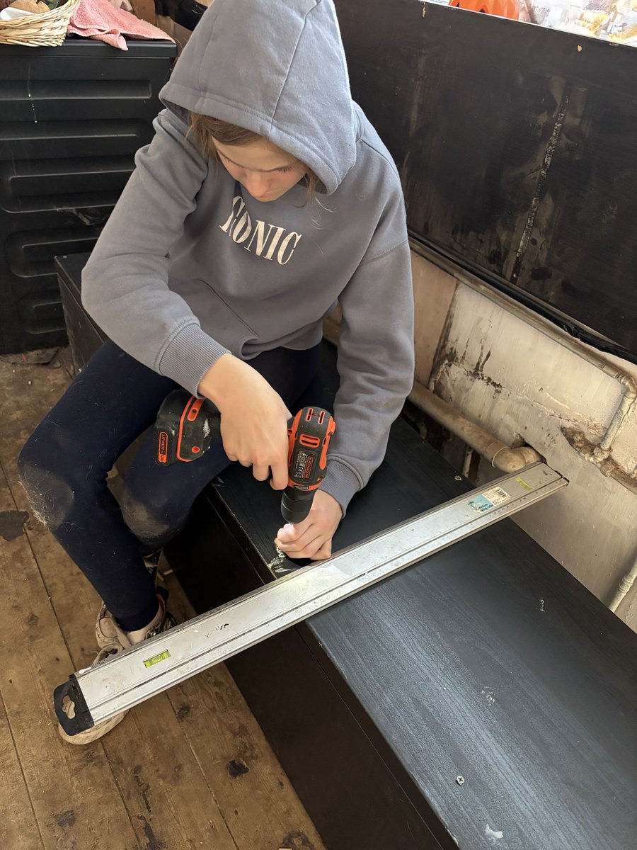 waddells74's tweet image. Rayer said to me ….. mam I am making you a snug bench…..???? I am intrigued 🤔 but I trust her 😀 #woodwork #design ideas 🤗 🛋️
