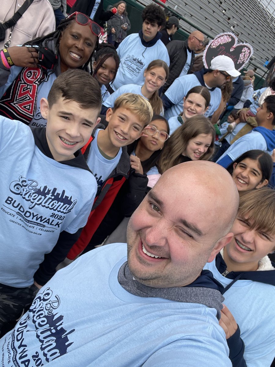 CMSCardsWSFCS's tweet image. Clemmons Middle Student Council raised close to $700 and showed up for a third year in a row to the #WSDSA #BuddyWalk bringing advocacy to inclusion and Down Syndrome! Thankful for an amazing group of kind-hearted students! @_JustinLundyTV