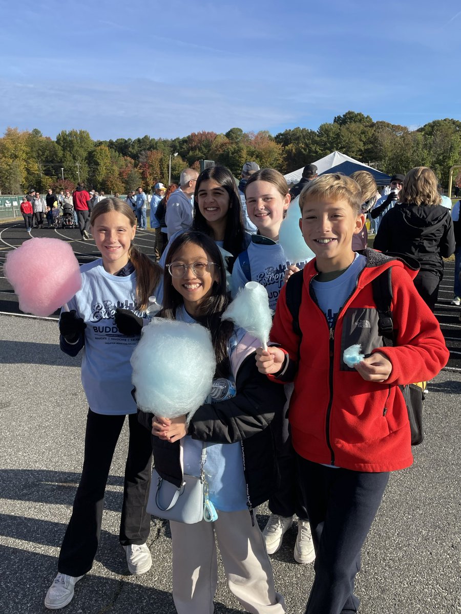CMSCardsWSFCS's tweet image. Clemmons Middle Student Council raised close to $700 and showed up for a third year in a row to the #WSDSA #BuddyWalk bringing advocacy to inclusion and Down Syndrome! Thankful for an amazing group of kind-hearted students! @_JustinLundyTV