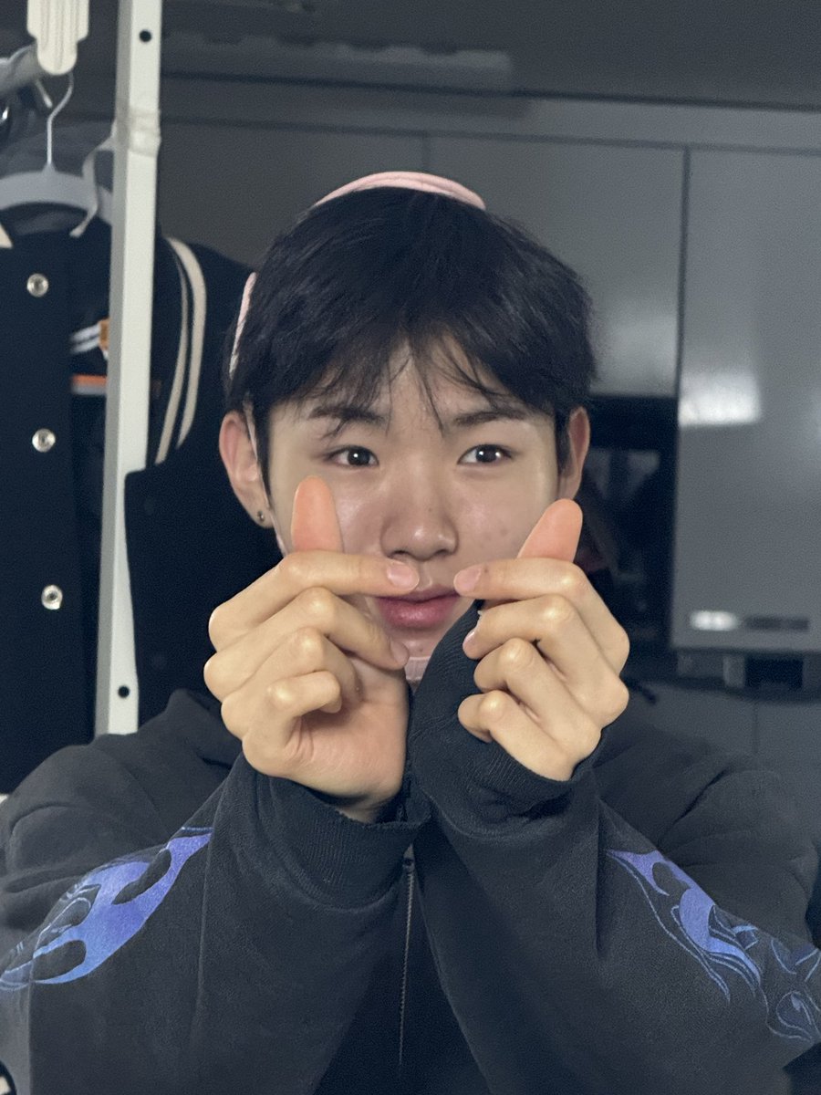 원주나ㅏㅏㅏ 생일 축하해!!
항상 형 웃게 만들어줘서 고마워!!
너 덕분에 매일 매일 웃는거 같아
오늘 하루 그 누구보다도 행복하게 지내고 맛있는거 많이 먹어!!!!
형이 많이 사랑해!❤️

#WHIB #UGEON