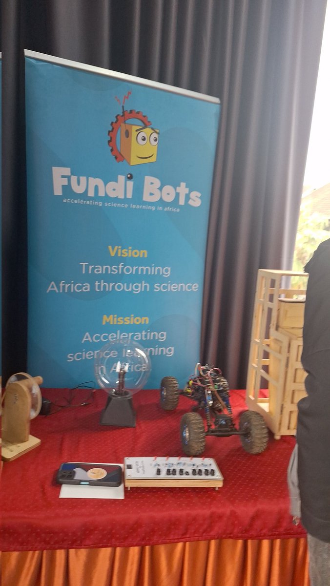 lailah_grant's tweet image. @FundiBots showed up and the projects displayed were amazing.

- Game console controlled monster car
- circuits 
- etc

All at @shecircuits Launch

#iot #robotics #WomenInTech #robots