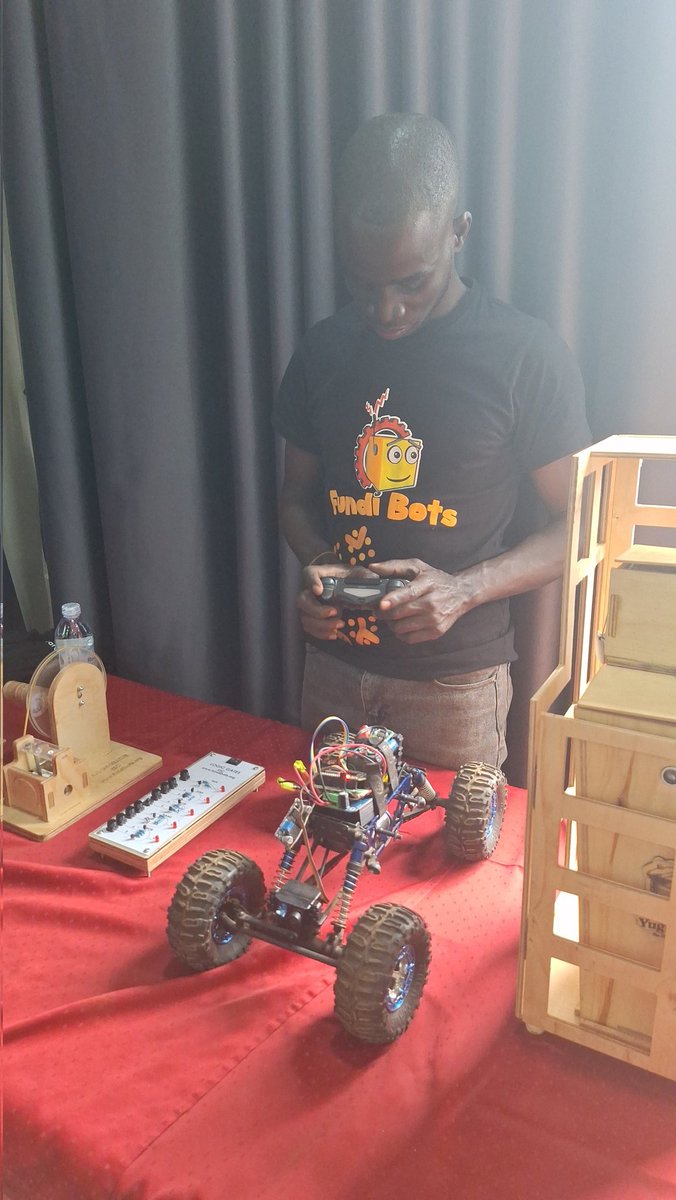 lailah_grant's tweet image. @FundiBots showed up and the projects displayed were amazing.

- Game console controlled monster car
- circuits 
- etc

All at @shecircuits Launch

#iot #robotics #WomenInTech #robots