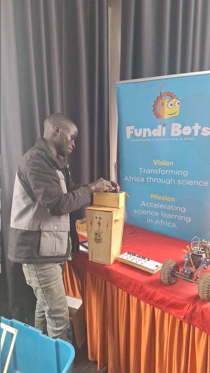 lailah_grant's tweet image. @FundiBots showed up and the projects displayed were amazing.

- Game console controlled monster car
- circuits 
- etc

All at @shecircuits Launch

#iot #robotics #WomenInTech #robots