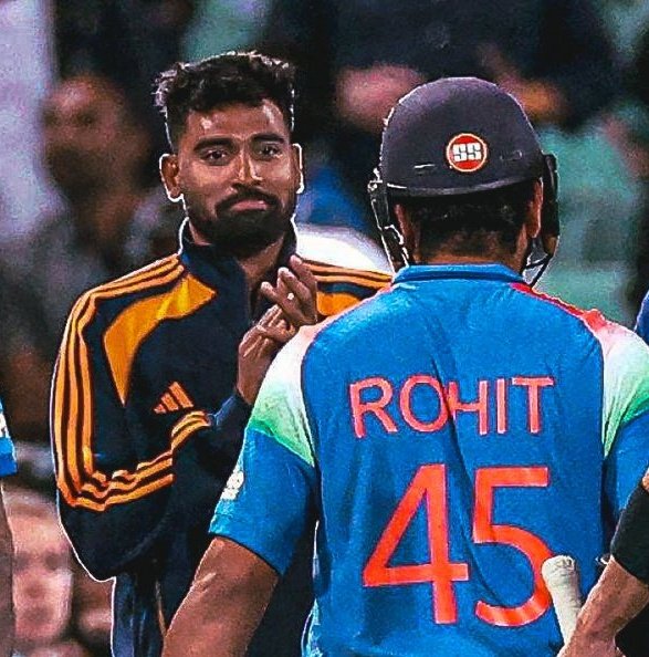 ImHydro45's tweet photo. The way Siraj is looking at Rohit Sharma.🥹🔥 https://t.co/pO2BywNPsx