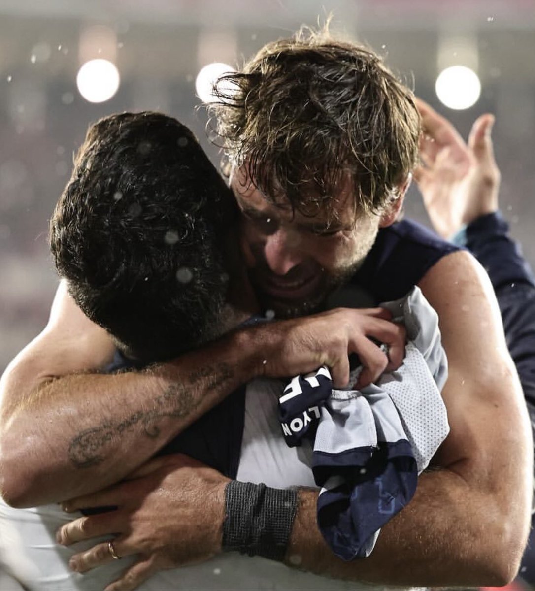 OctavioPetrich's tweet photo. GRACIAS por sentirlo tanto @diego18_1988 !!! 😭💙 https://t.co/FxNWFIXljg