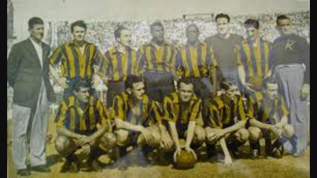 Wilson Méndez (@wilsonmendez86) on Twitter photo Un día como hoy de 1953 <a href="/OficialCAP/">PEÑAROL</a> vencía a Nacional 5 a 0 con anotaciones de Julio César Abbadie, Óscar Omar Miguez, Juan Eduardo Hohberg (2), y Natalio Galvan, el carbonero era dirigido por Juan López. No sería la última vez que el cuadro del pueblo doblegara a su viejo rival Un día como hoy de 1953 <a href="/OficialCAP/">PEÑAROL</a> vencía a Nacional 5 a 0 con anotaciones de Julio César Abbadie, Óscar Omar Miguez, Juan Eduardo Hohberg (2), y Natalio Galvan, el carbonero era dirigido por Juan López. No sería la última vez que el cuadro del pueblo doblegara a su viejo rival