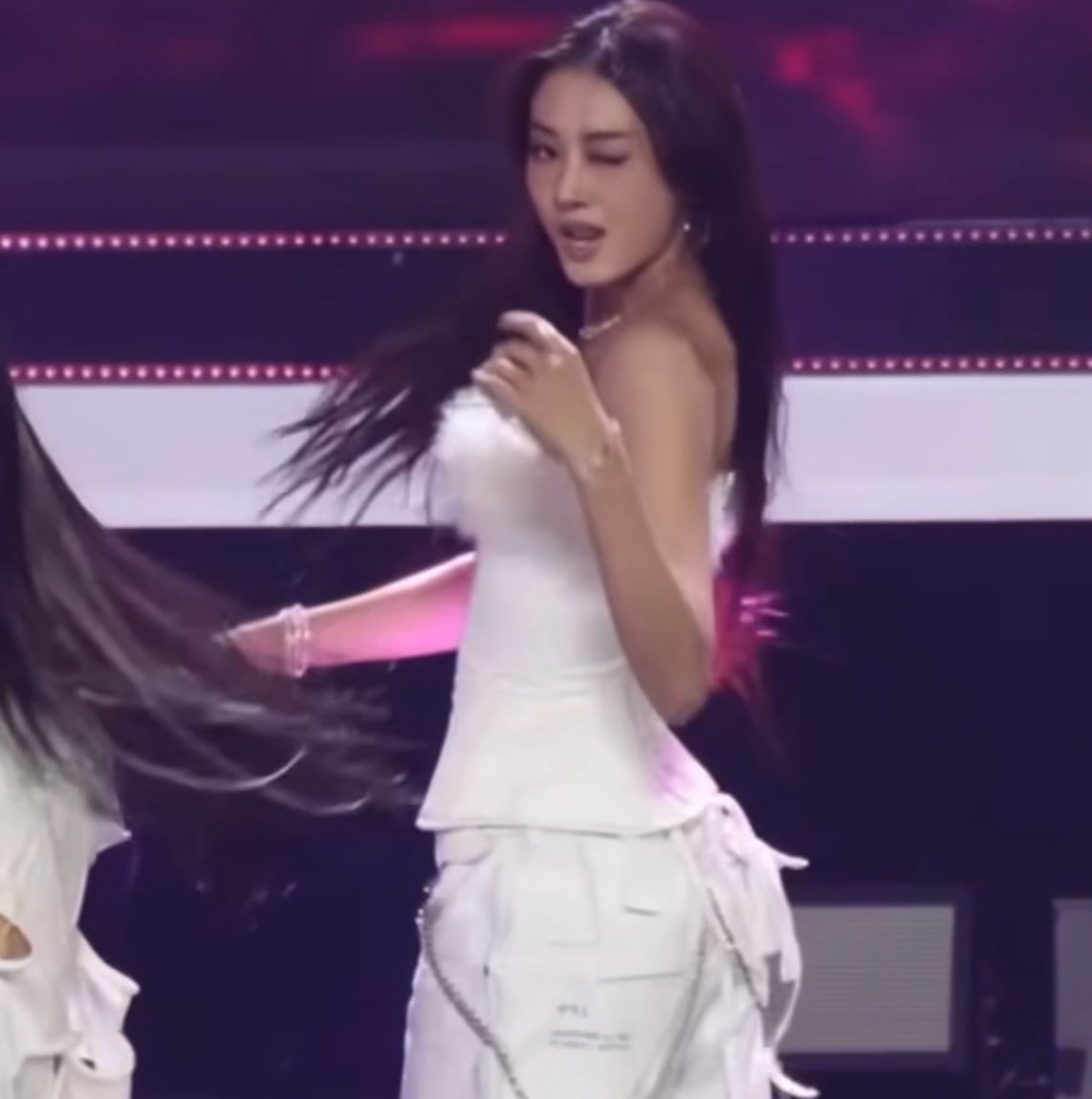 moevvd's tweet image. lee gawon you’re insane omg