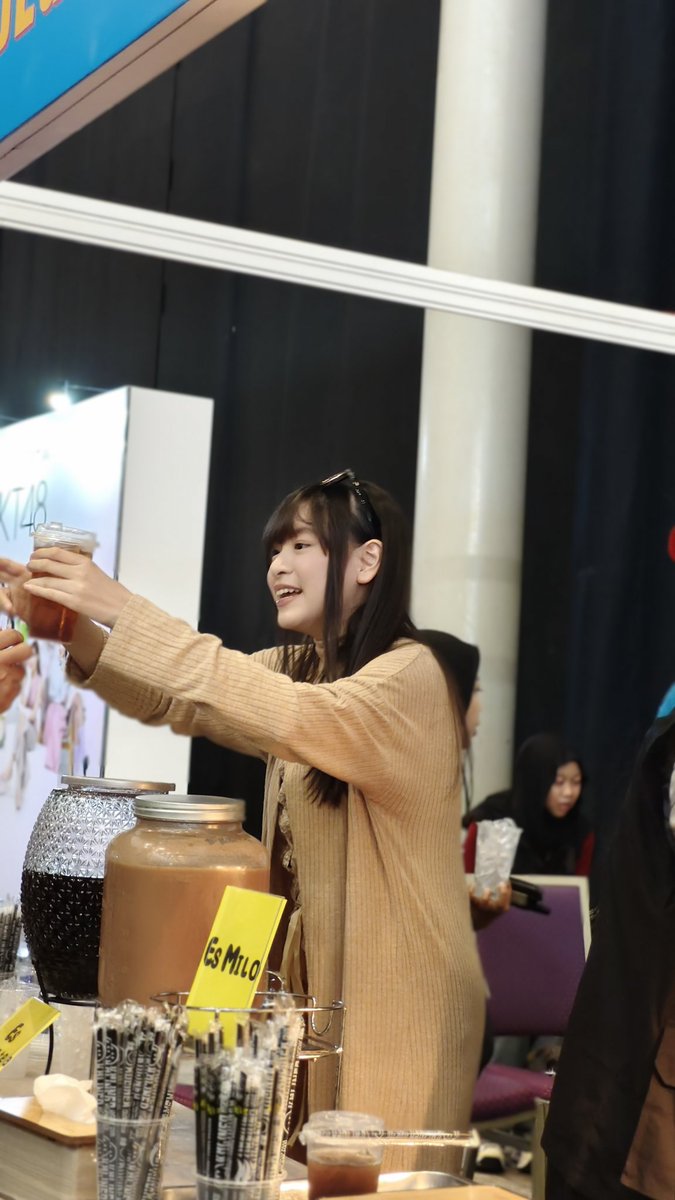 RFathir_only's tweet photo. Booth Es teh mylofly @Lily_JKT48 https://t.co/KvCGzIiugo