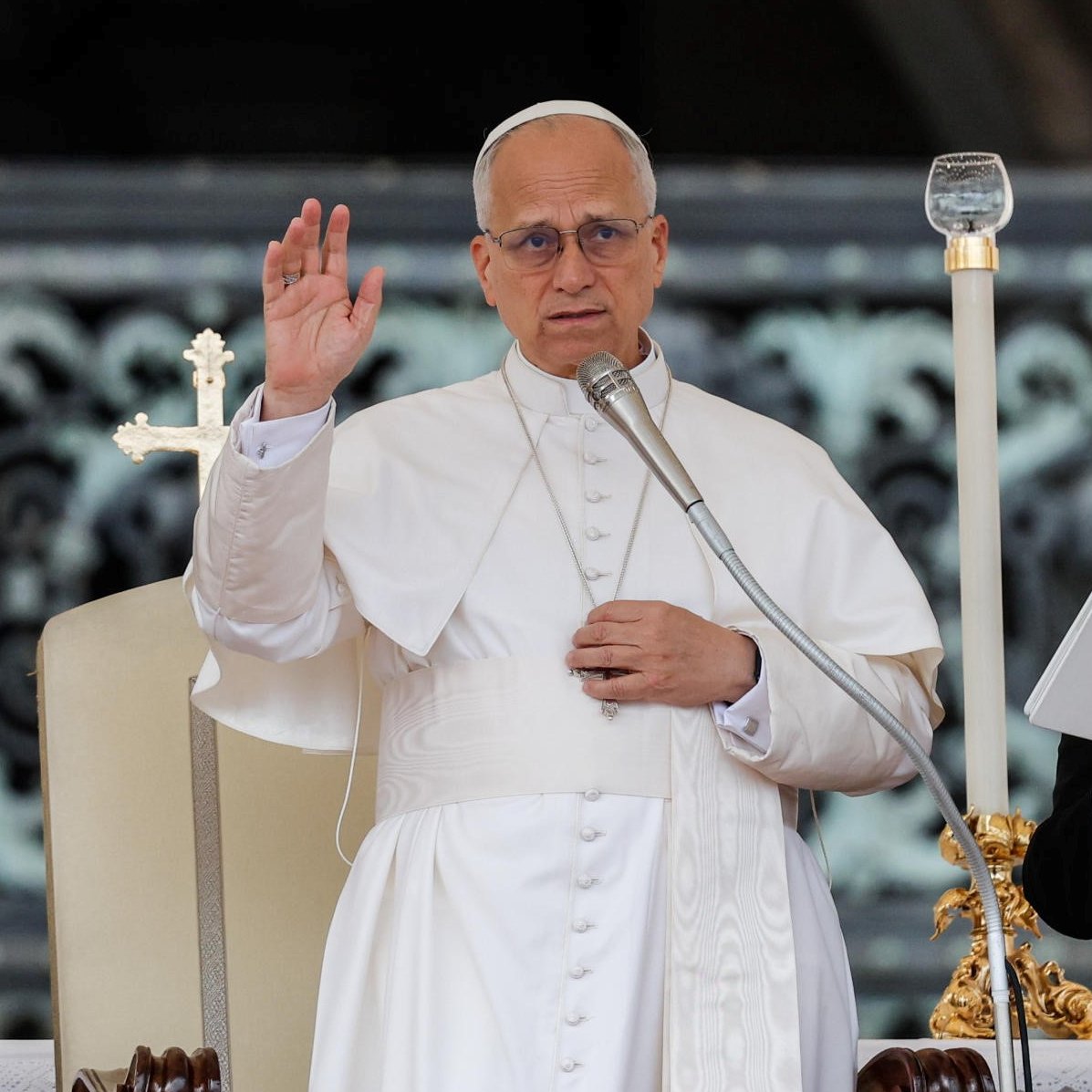 clarincom's tweet photo. EL PAPA LEÓN XIV ENVÍA SU PRIMERA CARTA A LA ARGENTINA Y DEFIENDE LA INDUSTRIA

En una misiva dirigida a la Unión Industrial Argentina, el Papa León XIV llamó a “defender la industria como motor de desarrollo y empleo”. Su carta abrirá la Conferencia Industrial del 13 de noviembre en Buenos Aires.

El encuentro, bajo el lema “El futuro se produce hoy”, reunirá a mil empresarios, gobernadores y economistas como Martín Redrado. La UIA invitó a Milei y a Caputo, y se espera la presencia de Paolo Rocca.

(+) en Clarín: https://t.co/AcG983Uk0c