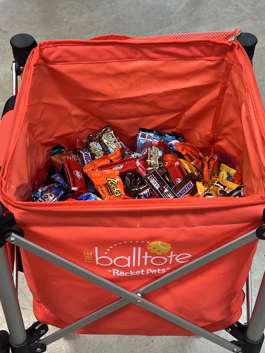 bgtennisnation's tweet image. ⁦@mrsgnation⁩ going another level for kids halloween 🎃 at Bonair using tennis 🎾 ball hopper to fill up ⬆️ the candy 🍭