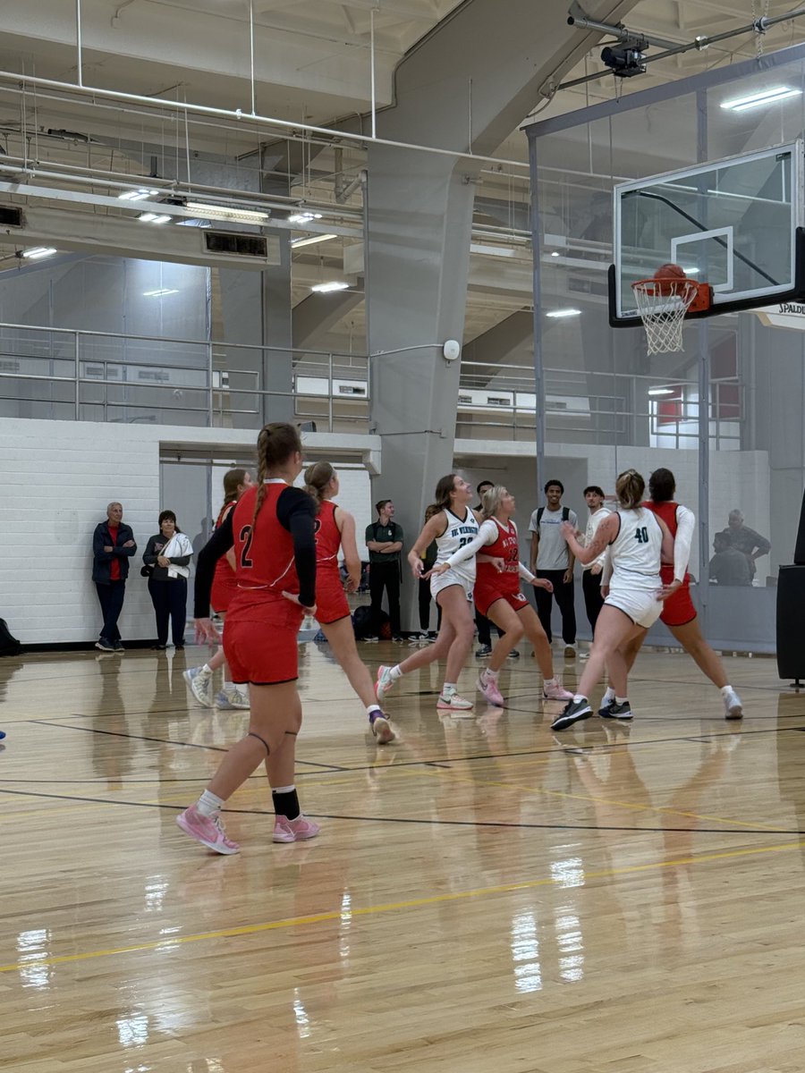 Image for the Tweet beginning: @WSSTEALERS alums playing club 🏀