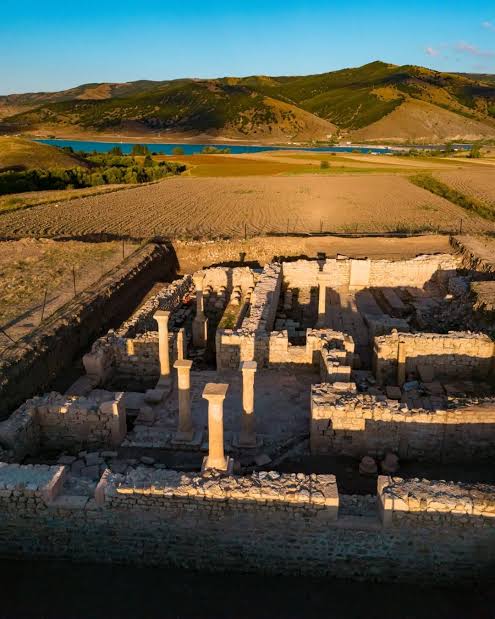 Büstün bulunduğu Gümüşhane-Kelkit Satala Antik Kenti'nin Roma İmparatorluğu'nun Anadolu'daki 4 lejyon kentinden biri olduğunu hatırlatmakta fayda var. Ayrıca diğerlerinden farklı olarak bu kent modern yerleşimin altında değil. Dolayısıyla ilerleyen her gün daha çok heyecan verici