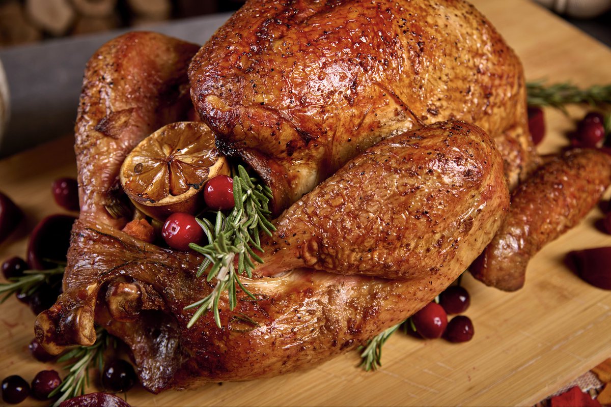 foodiemarketers's tweet image. Holiday food photography is a world of its own and nothing says “season’s feast” quite like a perfectly golden turkey. It’s more than a meal. It’s a moment, where lighting and texture come together to tell a story before anyone takes a bite. #restaurantmarketing #holidays