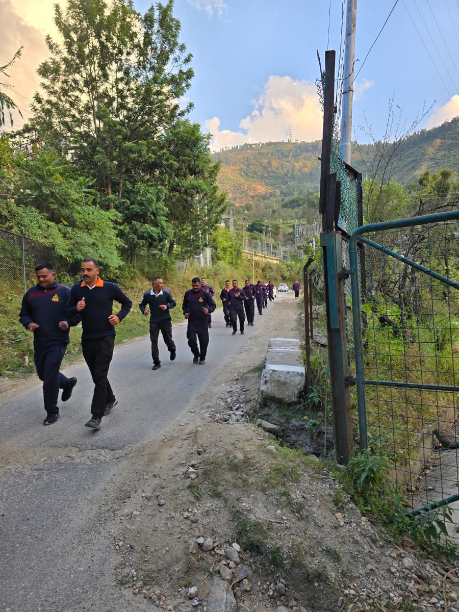 14NDRF's tweet image. With great zeal and team spirit, the 14th Battalion NDRF conducted a "Run for Unity" at both BHQ and TPLs. All officers and rescuers participated wholeheartedly in the event organized to commemorate Police Commemoration Day and celebrate National Unity Day.
#RunForUnity