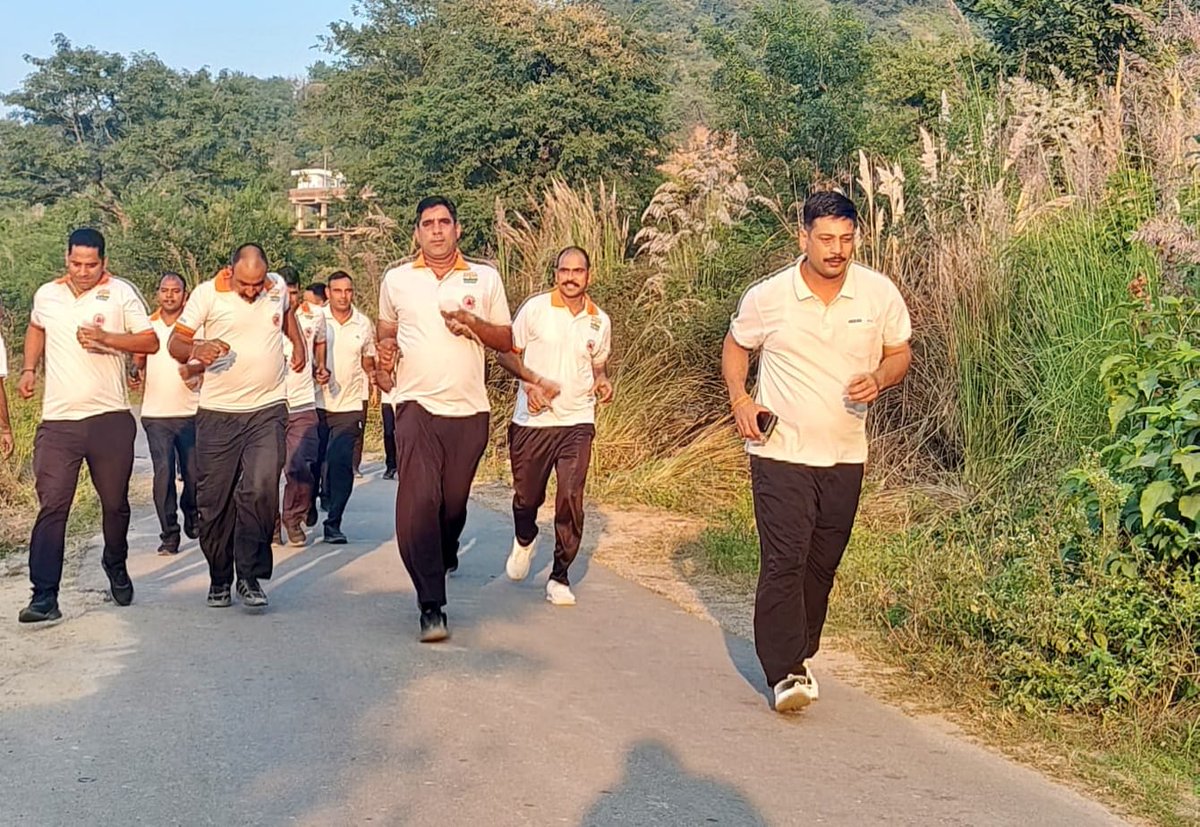 14NDRF's tweet image. With great zeal and team spirit, the 14th Battalion NDRF conducted a "Run for Unity" at both BHQ and TPLs. All officers and rescuers participated wholeheartedly in the event organized to commemorate Police Commemoration Day and celebrate National Unity Day.
#RunForUnity
