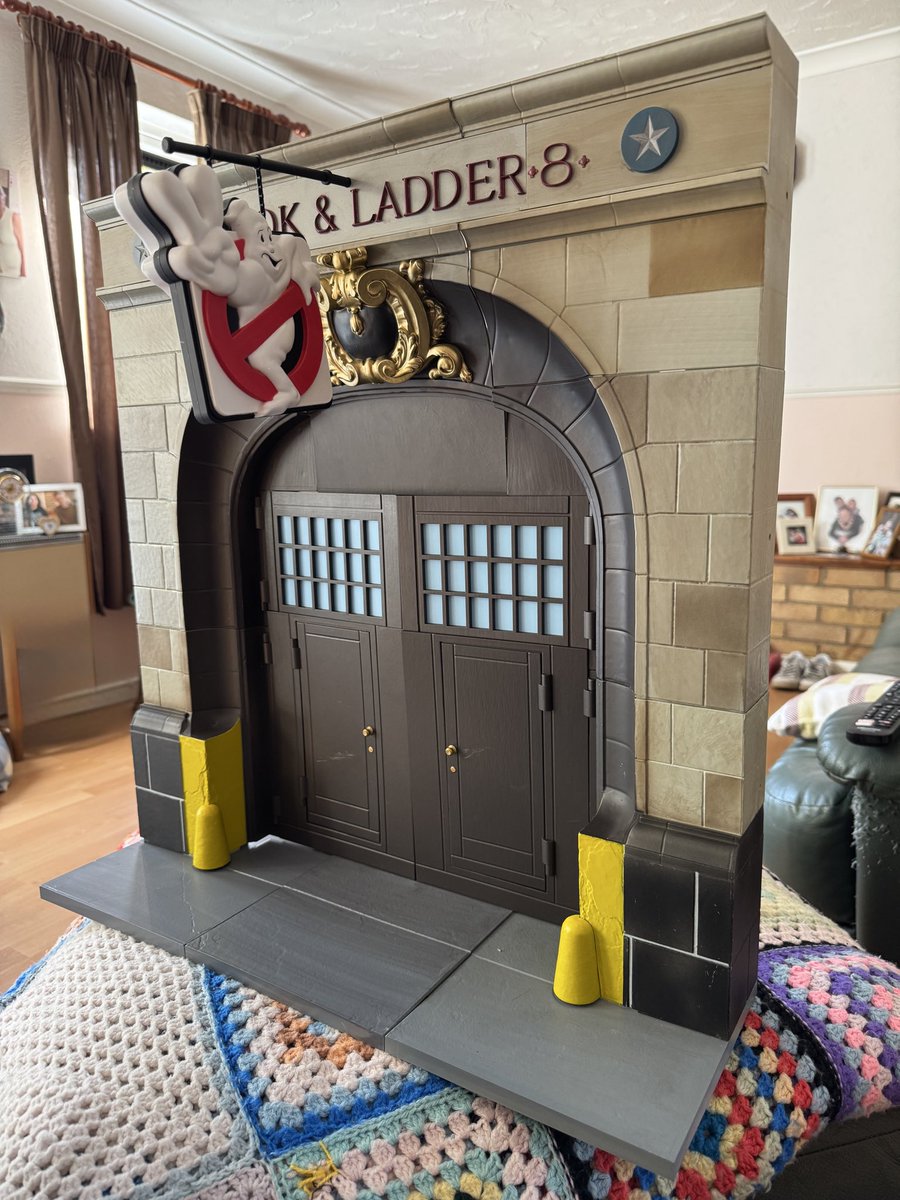 PopularTripe's tweet image. Well sh*t… this turned out to be a lot bigger than I thought it’d be… so, on top of rather than inside the cabinet it is.😳😮 #ghostbusters #ghostbusters2 #diamondselect #Mondo #firehouse #toys #toycollection #toycollector