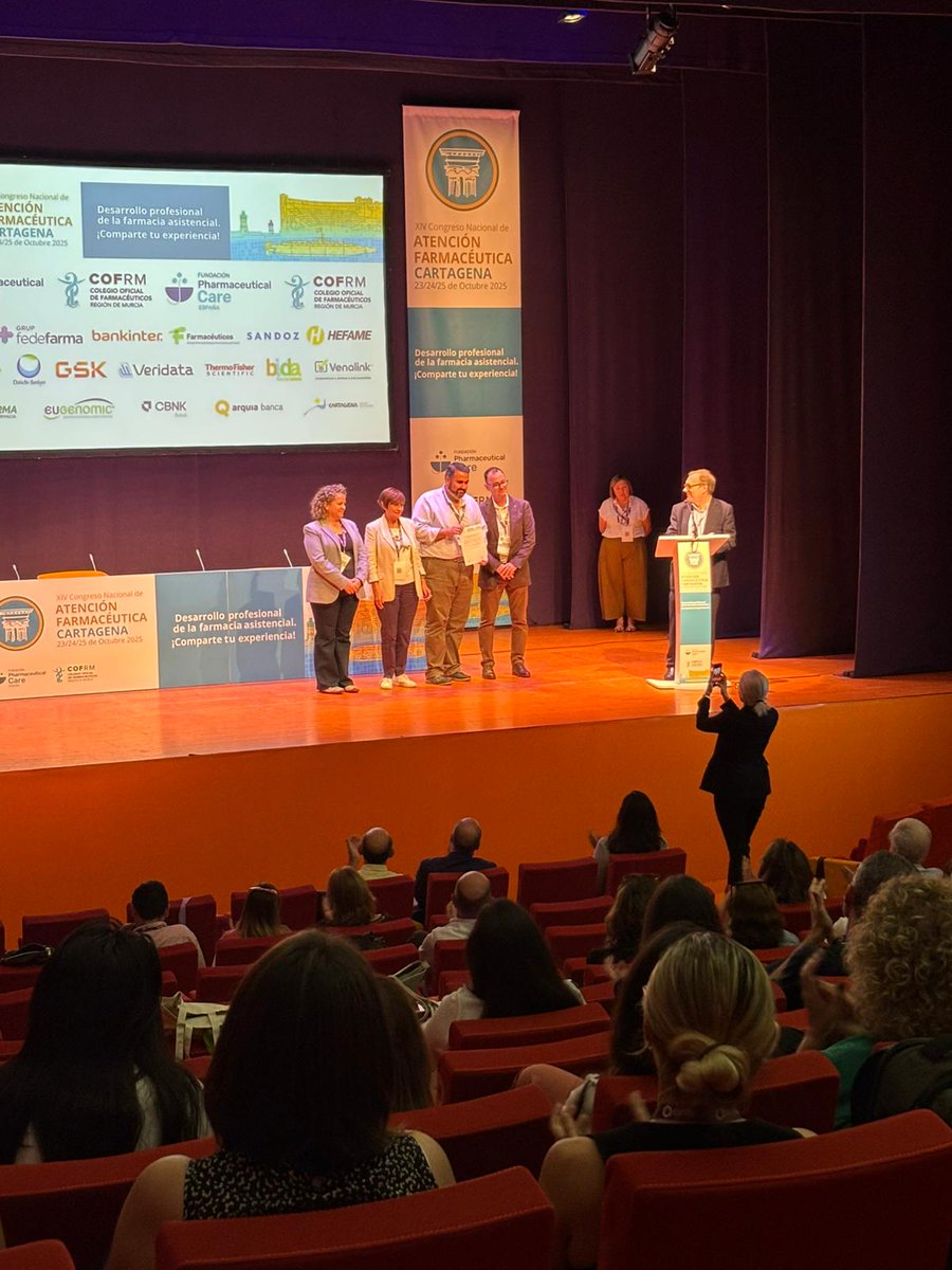 Terminamos el #14CongresoAF de <a href="/PhCare_es/">Fundación Pharmaceutical Care España</a> con el  PREMIO AL MEJOR TRABAJO RELACIONADO CON LA PRÁCTICA COLABORATIVA por "El papel de la farmacia comunitaria en el reclutamiento de sujetos para investigación en atención primaria: Experiencia en el proyecto Lucia"