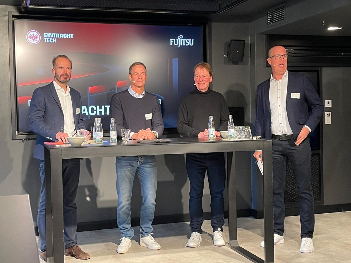 #eintrachttech heute auf Einladung von #Fujitsu  mit <a href="/DanielSchleidt/">Daniel Schleidt</a> #faz als Moderator und Benoît Claveranne von #ODDOBHF als Experte für digitale Transformation.

🦅Jetzt geht es los mit #SGEFCSP möge die Eintracht gewinnen