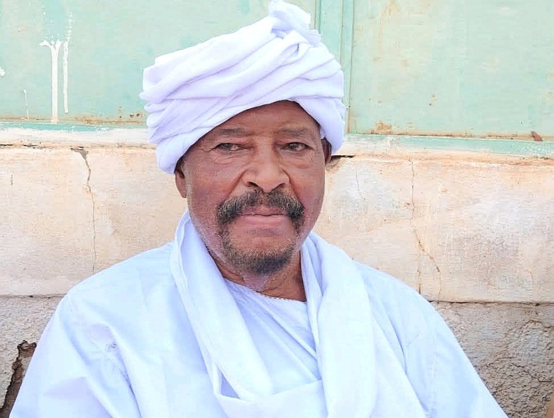 رحل إلى دار الخلد الأمير عبدالقادر منعم منصور أمير قبائل دار حمر، يعتبر الفقيد زعيما قوميا خدم السودان وكردفان،صادق التعازي للادارة الاهلية وكردفان وحمر وأسرته ربنا يطرح البركه في خليفته..إنا لله وإنا إليه راجعون.