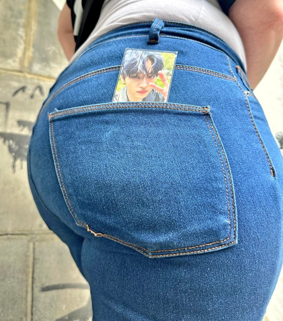 holyfvckchan's tweet image. happy birthday leeknow 😏🎉