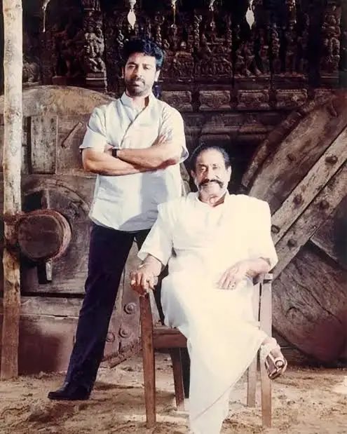 தேவர் மகன் வெளியாகி 33 வருடங்களாகிறதாம் என்ற செய்தி படித்தேன் . காலம் எப்படி பறக்கிறது என்ற ஆச்சரியம் ஒரு பக்கம் , கல்லூரி கால நினைவுகளையும் மீட்டி வந்தது . திருச்சி ஜோசப் கல்லூரியில் படித்துக் கொண்டிருந்தேன் . எங்கள் கல்லூரி விடுதியின் மதிலைத் தாண்டினால் மாரீஸ் தியேட்டர் . சில