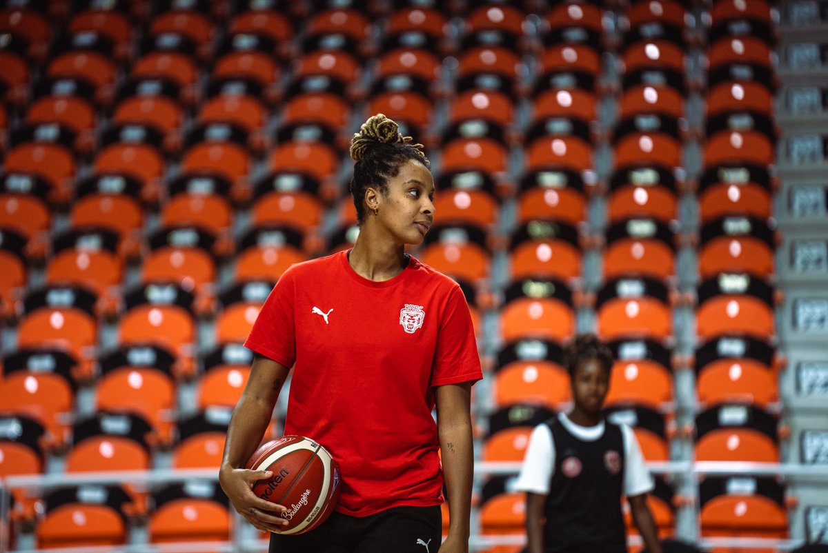 Prêtes pour le combat face au <a href="/BourgesBasket/">Tango Bourges Basket</a> ! ⚔️

🗓️ Samedi 25 octobre 
⏱️ 20:00 
📍 Le Prado 
📺 youtube.com/live/vgqRoitj_…