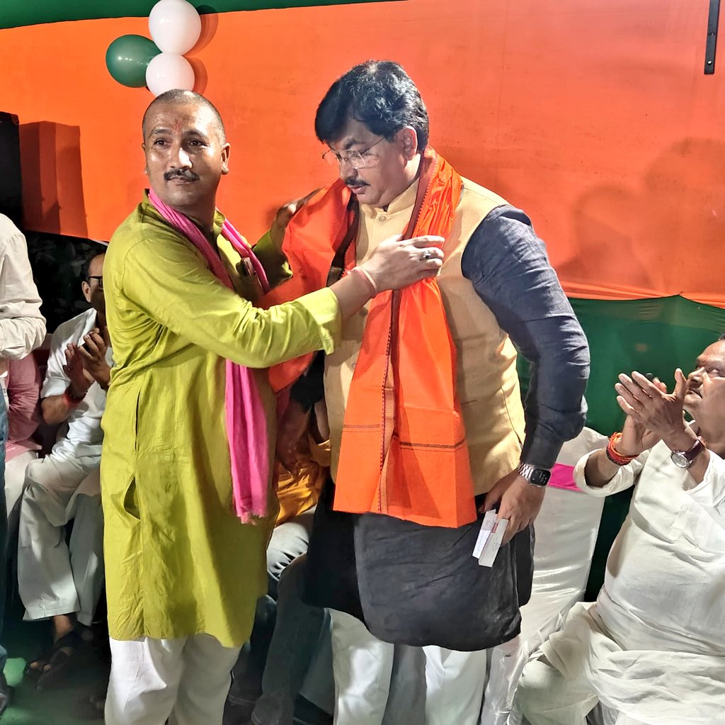 AmitThakerBJP's tweet photo. जब फिर आयेगी NDA सरकार
नई रफ्तार से चलेगा बिहार।
परसा छपरा से NDA के उम्मीदवार श्री छोटेलाल राय के चुनावी कार्यालय का उद्घाटन किया और ज्वलंत बहुमत से विजय का संकल्प किया।
#NDA4Bihar
#14thNovNDAsarkar
#BJP4Bihar #BiharWithModiji #MeraBoothSabseMazboot #BiharElections2025 #BiharElectionsWithNDTV #BiharAssemblyElection2025 #Bihar #आएगी_NDA