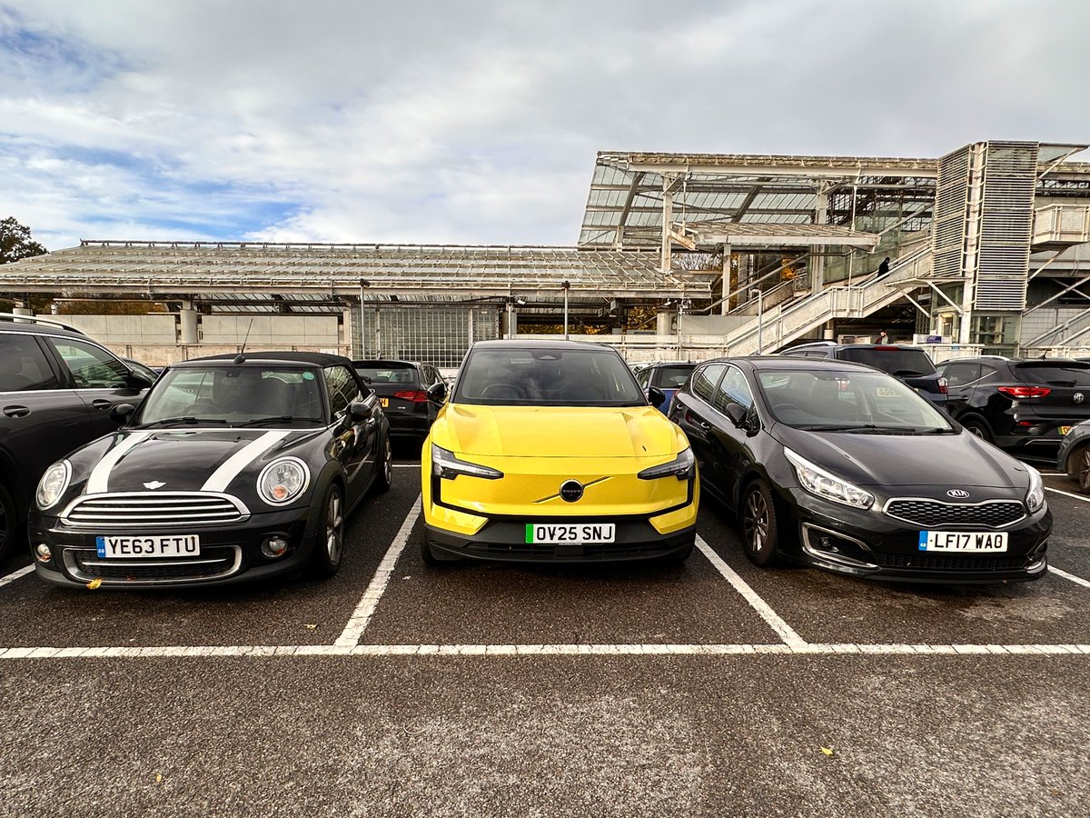 I love this colour so much. And Volvo no longer offers it - baffling!