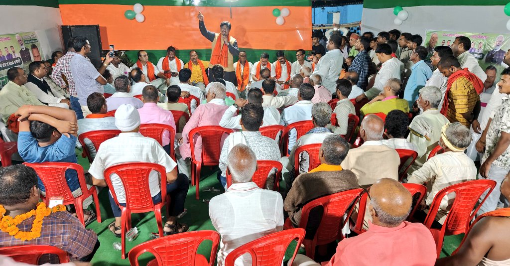 AmitThakerBJP's tweet photo. जब फिर आयेगी NDA सरकार
नई रफ्तार से चलेगा बिहार।
परसा छपरा से NDA के उम्मीदवार श्री छोटेलाल राय के चुनावी कार्यालय का उद्घाटन किया और ज्वलंत बहुमत से विजय का संकल्प किया।
#NDA4Bihar
#14thNovNDAsarkar
#BJP4Bihar #BiharWithModiji #MeraBoothSabseMazboot #BiharElections2025 #BiharElectionsWithNDTV #BiharAssemblyElection2025 #Bihar #आएगी_NDA
