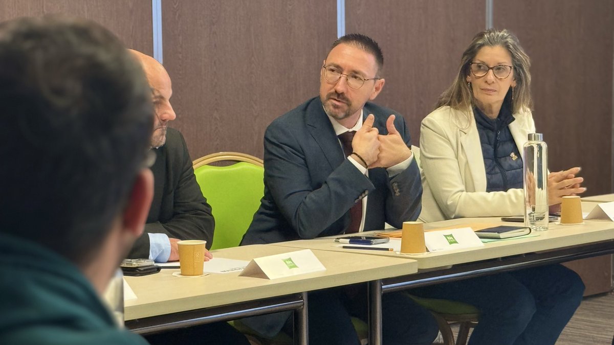 💼 Je tenais ce vendredi une réunion de bureau <a href="/RNational_Off71/">Rassemblement National 71</a>. À l’ordre du jour : le renforcement de l’implantation locale dans tout le département et la préparation des prochaines échéances électorales, pour poursuivre l’enracinement du mouvement sur tout le territoire.💪🏻🇫🇷👊🏻