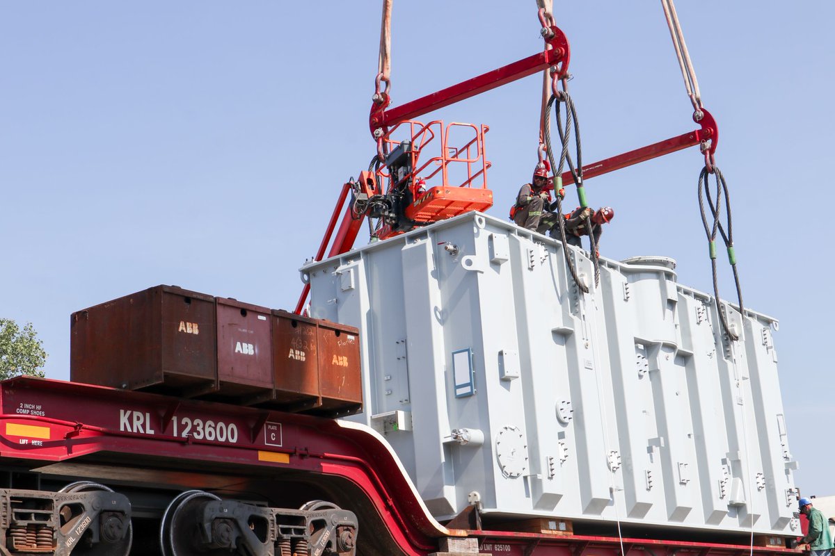 barnhartcrane's tweet image. Moving power across the country takes precision and planning. ⚙️

At Barnhart’s Memphis facility, transformers were transferred from barge to rail, fueling power projects across the U.S.

#Barnhart #Engineering #Rigging #Logistics #PowerGeneration